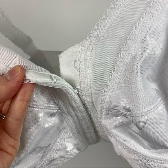 PLAYTEX 18 Hour Original Comfort Strap Wire-Free Shaping Satin Supportive Bra - Picture 6 of 9